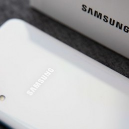  Samsung Galaxy A50  : Redmi Note 7 Pro, Sony Xperia 10