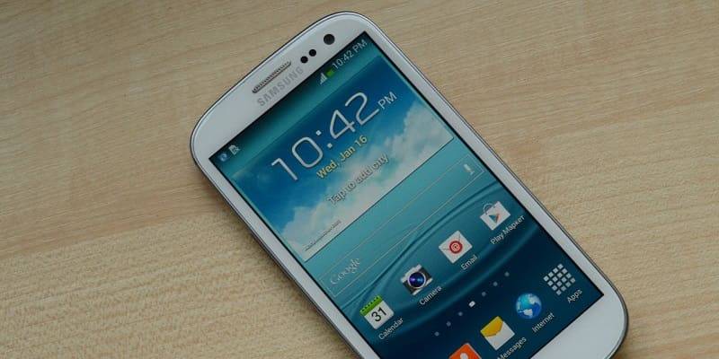  : Samsung Galaxy 3  iPhone?