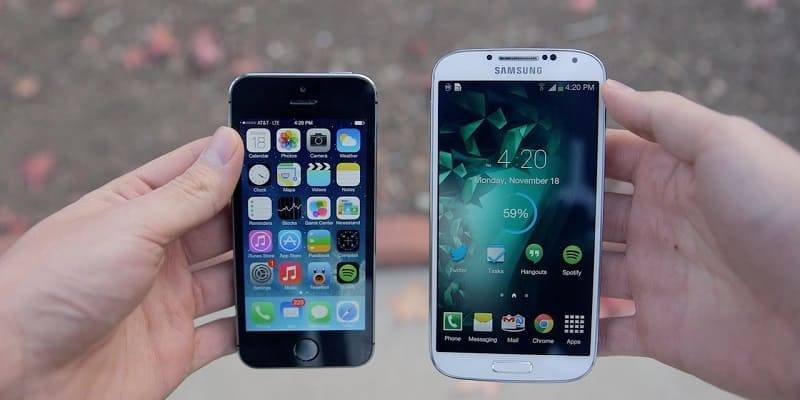  : iPhone 5  Samsung Galaxy S4 -  