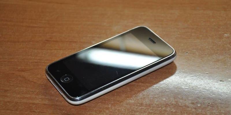  : Samsung Galaxy S3  iPhone 3 -  