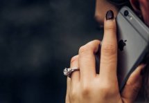    iPhone  :    