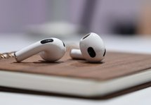 Apple    AirPods :  