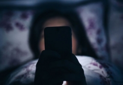 Почему нельзя пользоваться смартфоном перед сном