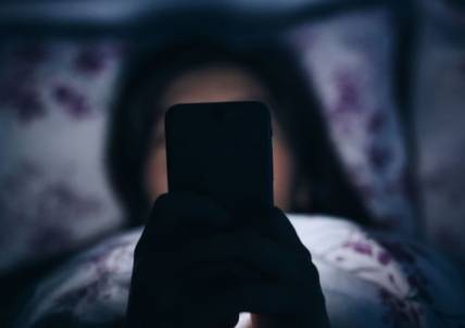 Почему нельзя пользоваться смартфоном перед сном