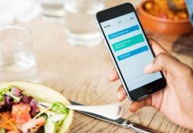Использующие смартфон во время еды рискуют набрать лишний вес – утверждают ученые