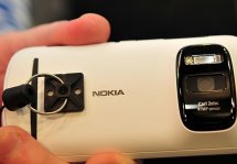 В РФ начались продажи камерофона Nokia 808 PureView с крупной матрицей
