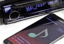 Как к автомагнитоле подключить телефон: различные способы