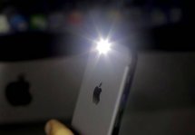 Как включать фонарик на iPhone: доступные способы