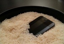 Как высушить телефон рисом: инструкция
