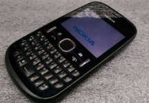 Nokia Asha 200:   
