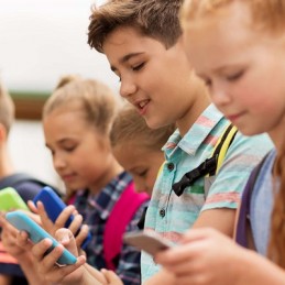 Госдума против смартфонов: введен запрет на их использование в школах