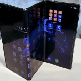 Складной смартфон Samsung с тремя аккумуляторами на подходе