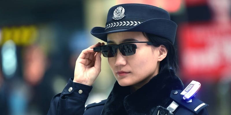Смарт-очки для китайских полицейских