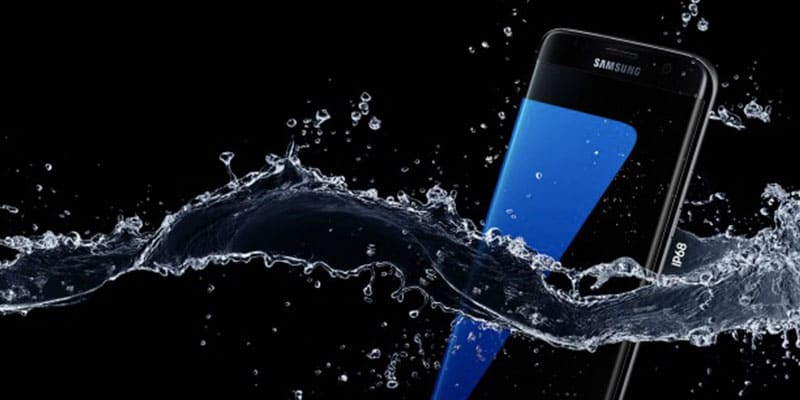 1523649831 smartphone in water