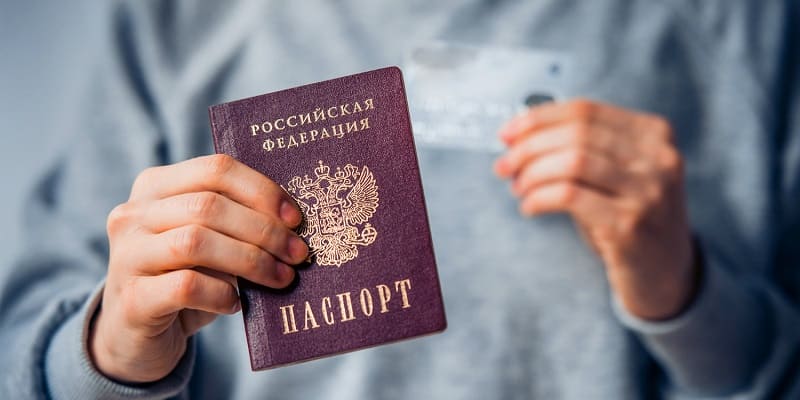 Россияне будут вынуждены сменить бумажные паспорта на электронные
