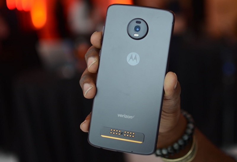 Motorola Moto Z4: предварительный обзор смартфона