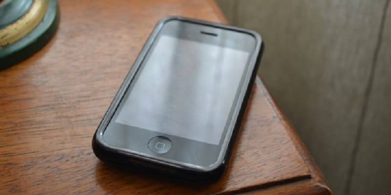 iPhone 3gs - как перезагрузить устройство самостоятельно?