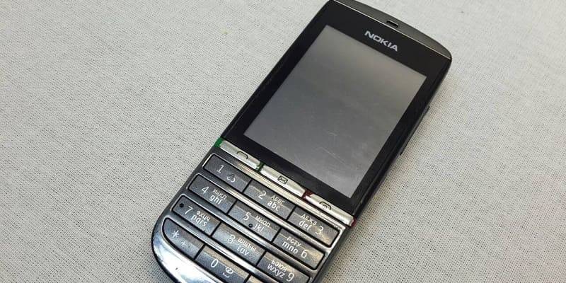 Nokia Asha 300:   