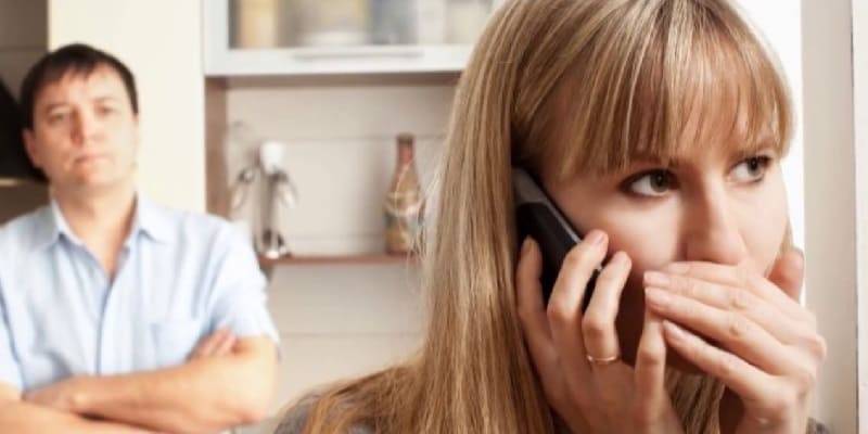 Как прослушать мобильный телефон жены: возможные способы