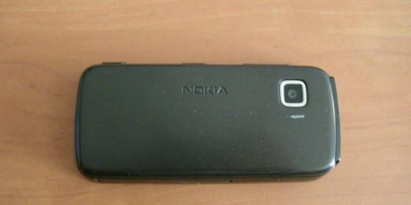    Nokia 5228: 