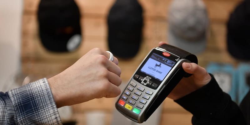 Чем можно платить на кассе через NFC, кроме смартфона