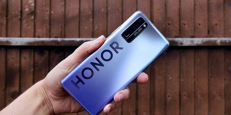 Смартфоны Honor вернутся на российский рынок благодаря параллельному импорту