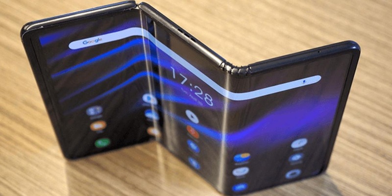 Новый топовый смартфон Samsung будет иметь складывающийся втрое дисплей