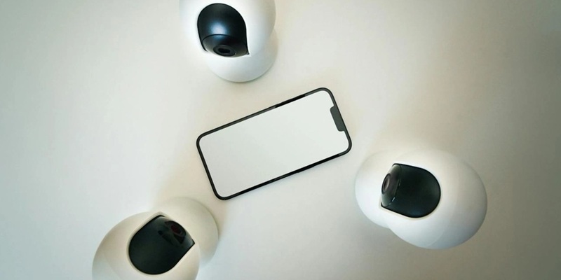 За вами следят: эксперты рассказали о признаках наличия прослушки в телефоне