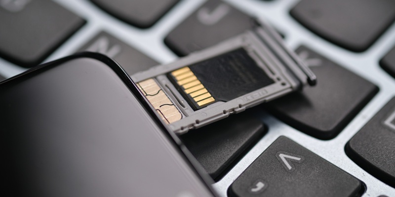 How-To Geek: Почему в новых смартфонах нет слота под карту памяти — и хорошо это или плохо