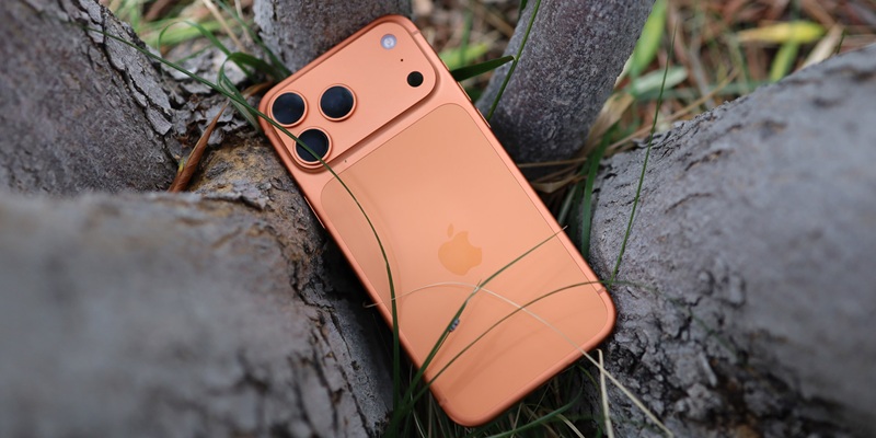 Эксперт ZDNet год тестировал iPhone 17 Pro без защиты — и вот к чему это привело